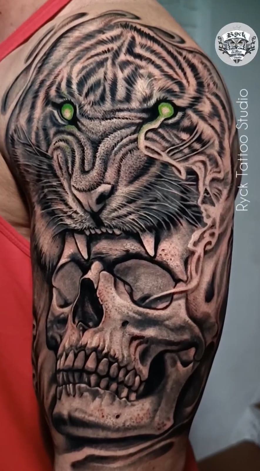 Tatuagem realista por Ryck Tattoo